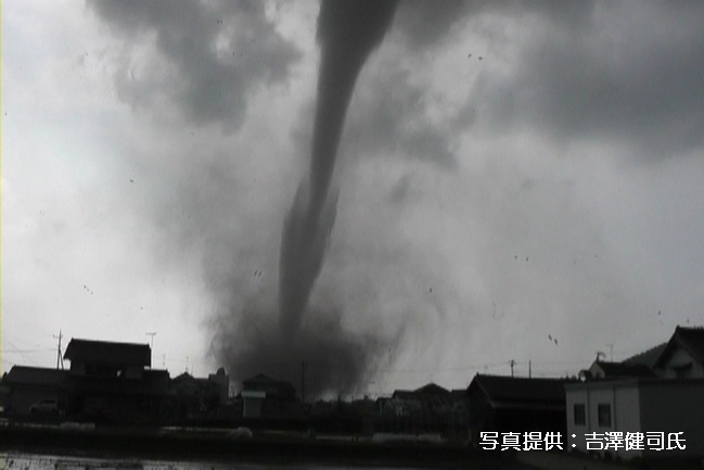 竜巻のろうと雲（つくば市）